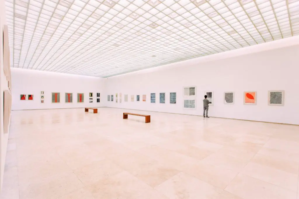 empty art gallery