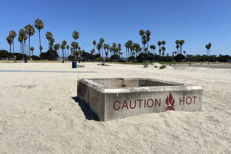 there are lots of free fire pits in mission beach