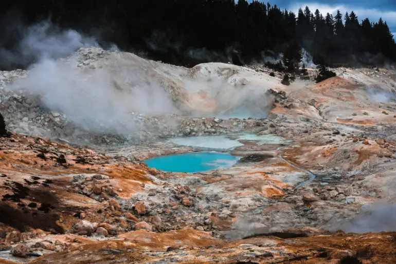 lassen volcanic national park is beautiful in wintertime