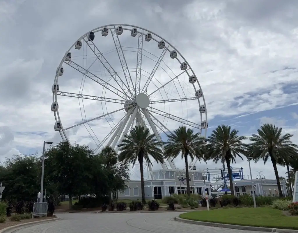 ferris wheel in pier park