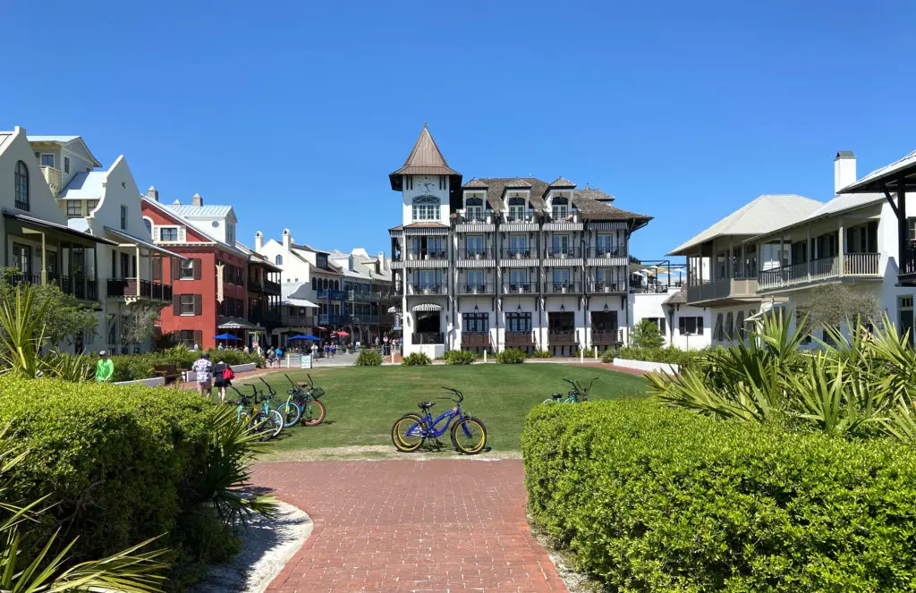 green lawn in rosemary beach florida